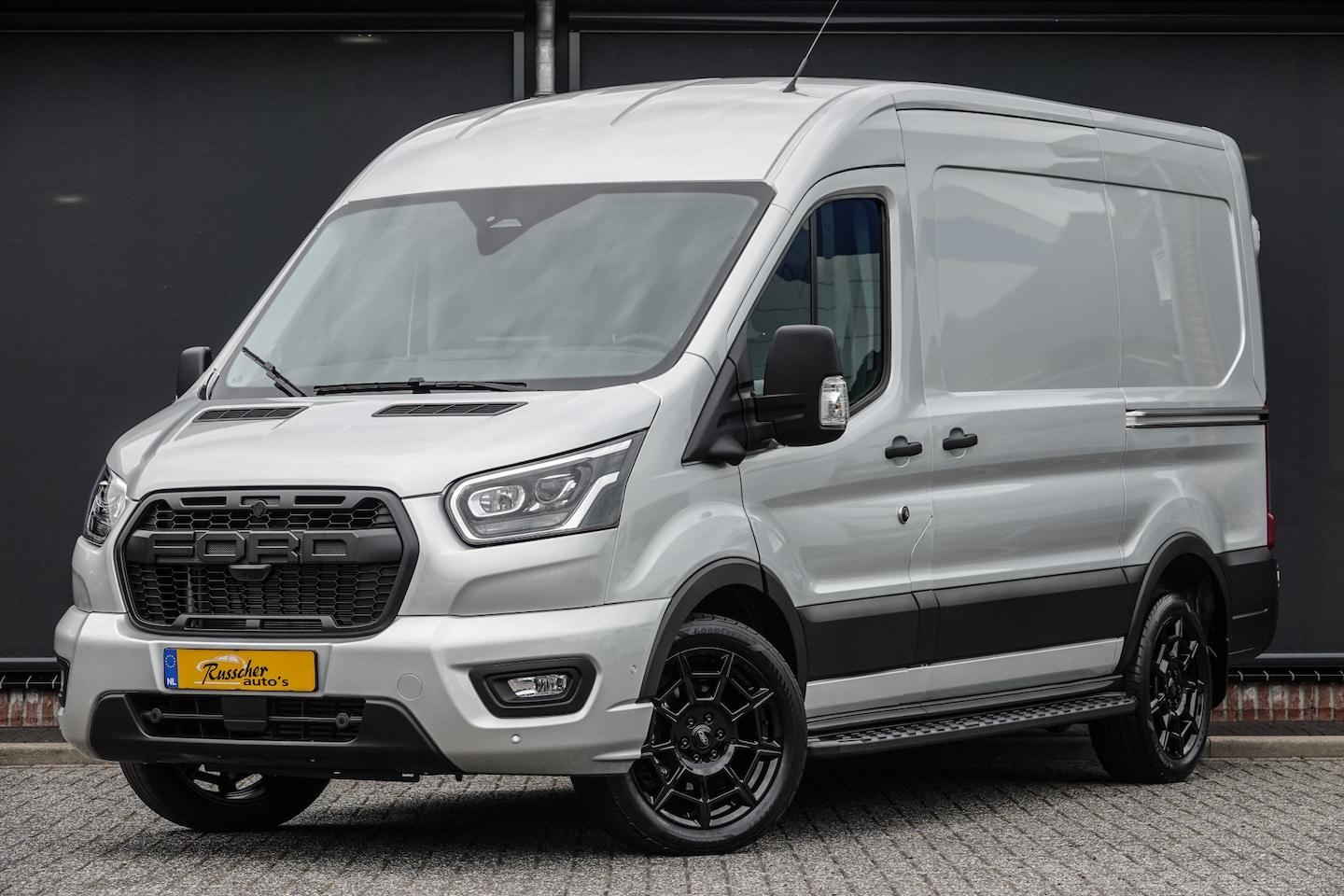 Ford Transit - L2H2 | 130Pk A8 Aut. | Raptor Edition | 2x Schuifdeur | Nieuw Model - AutoWereld.nl