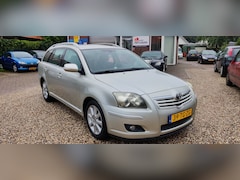 Toyota Avensis Wagon - 2.0 VVTi Executive Trekhaak, airco, cruise control.