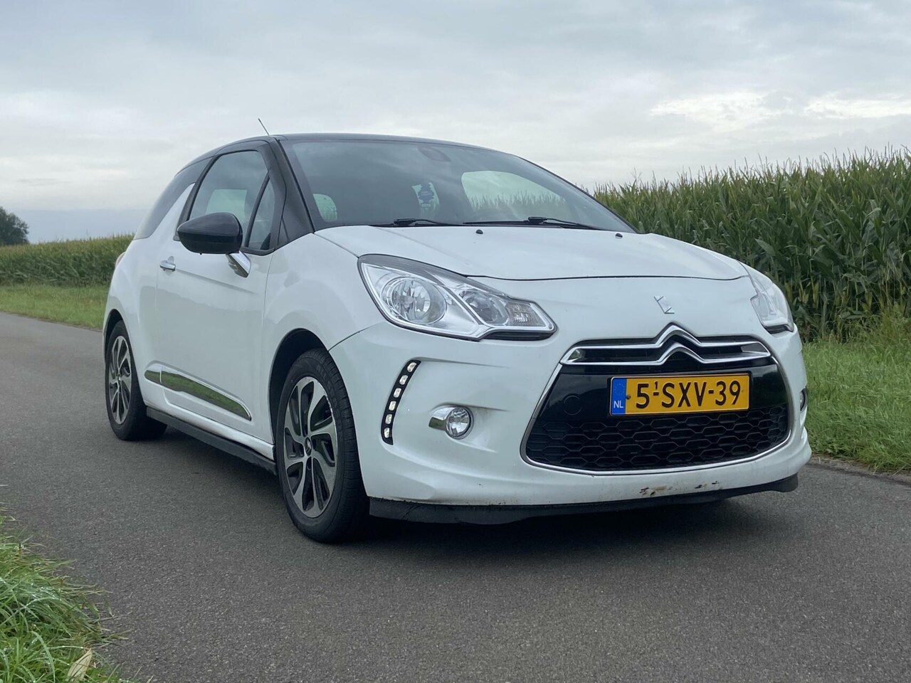 Citroën DS3 - 1.6 e-HDi So Chic 1.6 e-HDi So Chic*Clima*Navi! - AutoWereld.nl