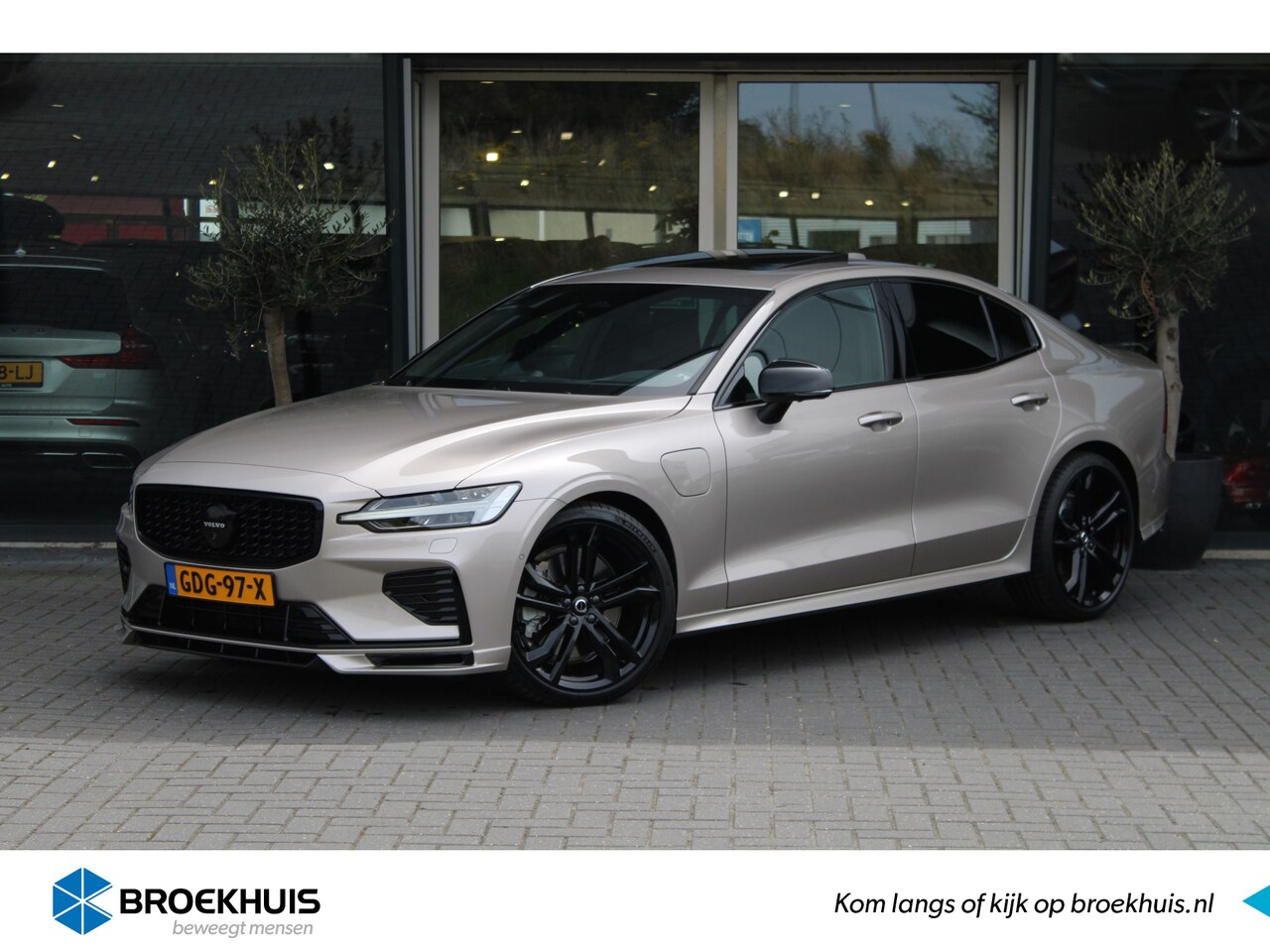 Volvo S60 - 2.0 Recharge T6 AWD Ultimate Dark | Heico | Full Options | Bowers & Wilkins | Styling Kit - AutoWereld.nl