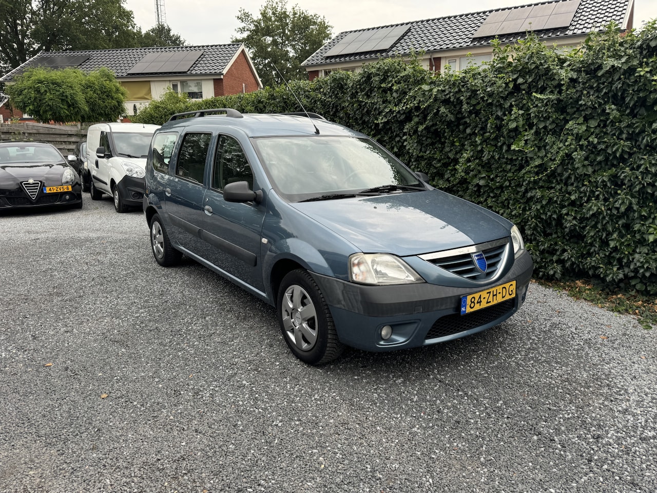 Dacia Logan MCV - 1.6-16V Lauréate 7p. | Airco | Elekt. Ramen | Trekhaak | 7 Persoons | Nieuwe APK - AutoWereld.nl