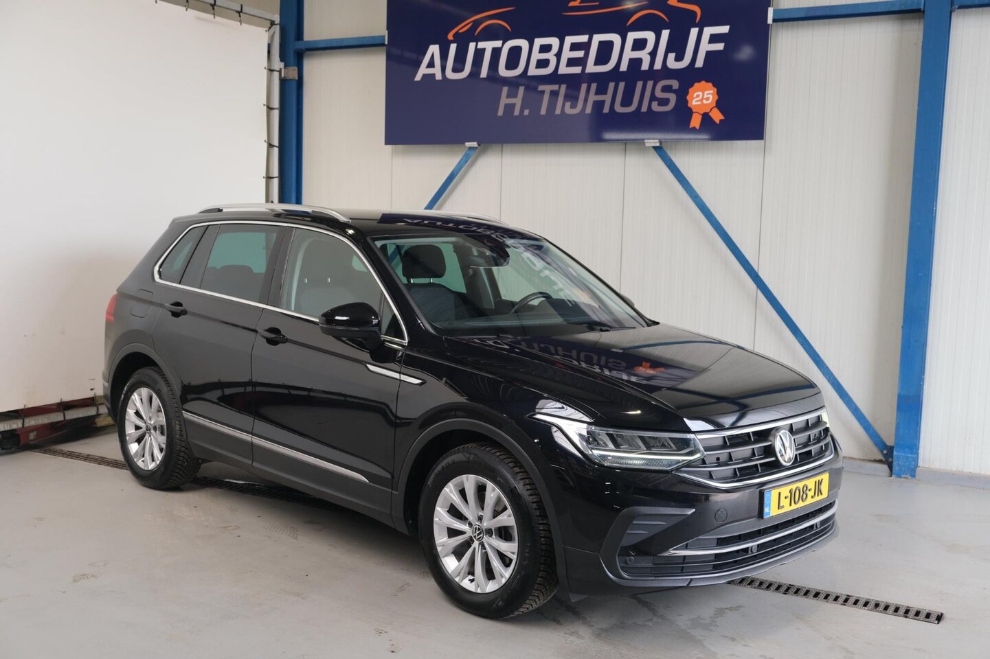 Volkswagen Tiguan - 1.5 TSI Life Business - N.A.P. Airco, Cruise, Navi, PDC, Camera. - AutoWereld.nl