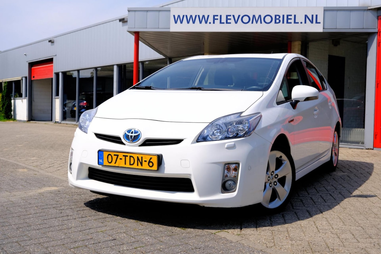 Toyota Prius - 1.8 Dynamic Business Aut. Navi|Clima|Cam|LMV - AutoWereld.nl