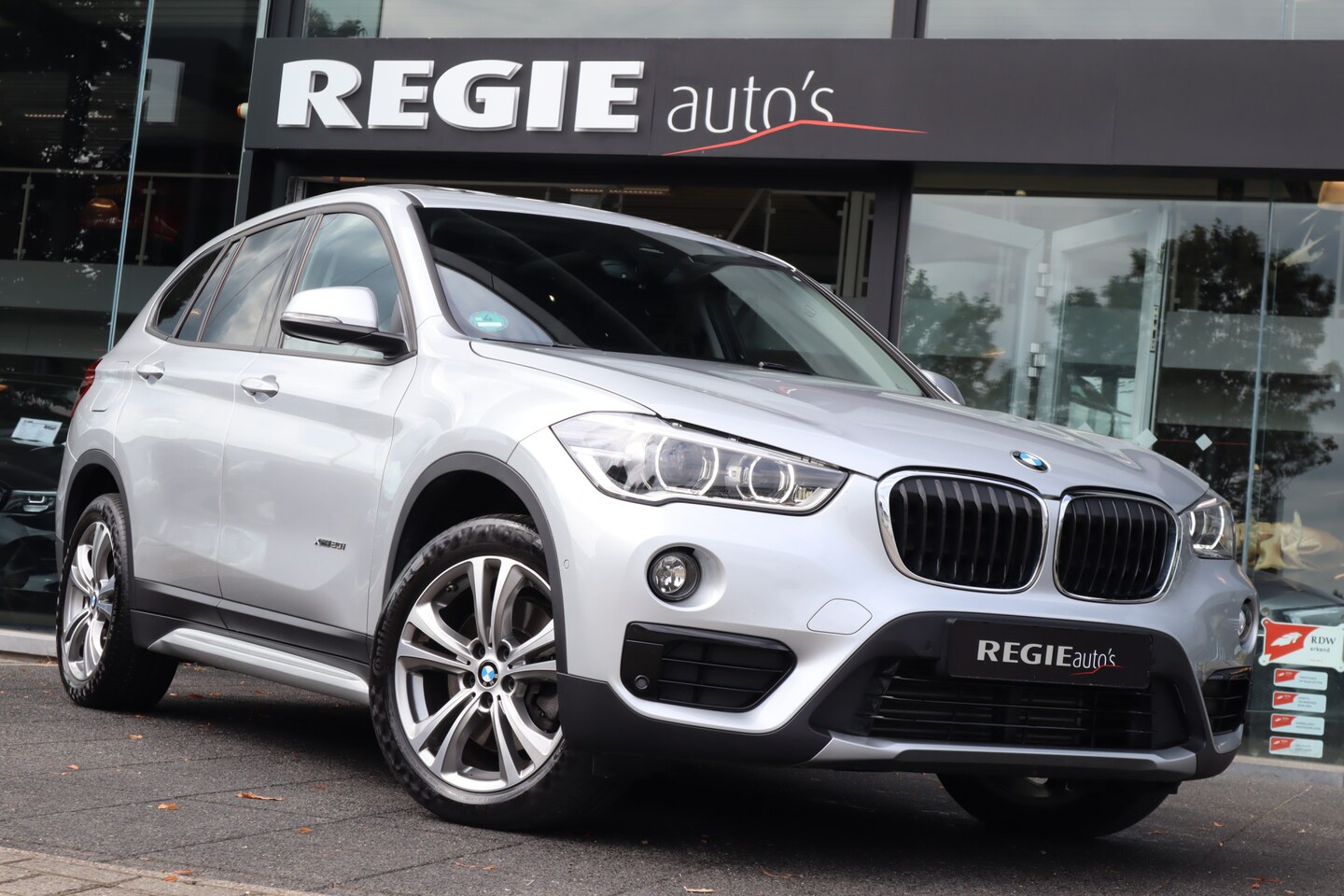 BMW X1 - xDrive20i Sport Schuifdak HuD Navi Led Camera - AutoWereld.nl