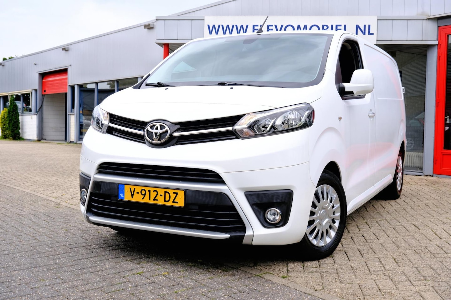 Toyota ProAce Worker - 1.6 D-4D Professional Navi|Clima|Achterdeuren - AutoWereld.nl