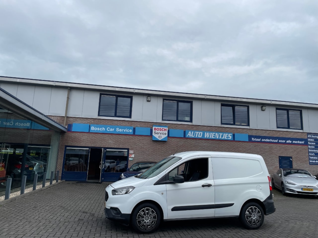 Ford Transit Courier - Motor defect | 1.0 EcoB 74kw | Ambiente | Airco - AutoWereld.nl