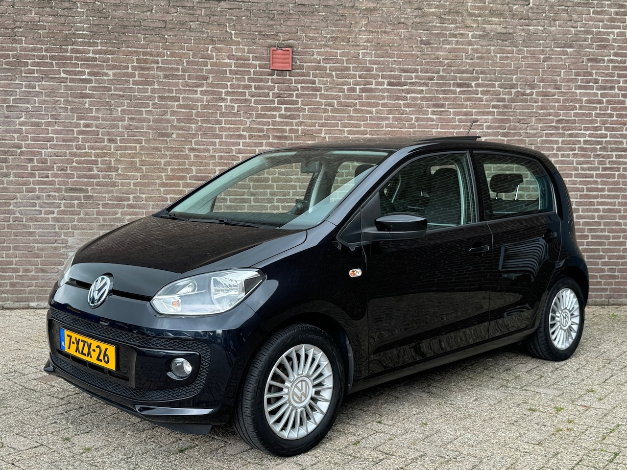 Volkswagen Up! - 1.0 75pk High Up! 5-Deurs Panodak Navi Stoelverwarming - AutoWereld.nl