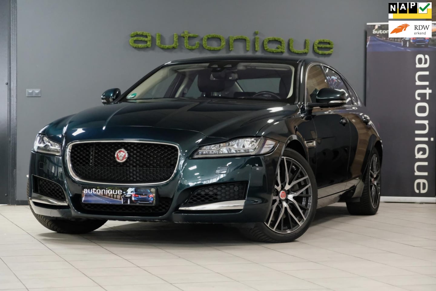 Jaguar XF Portfolio - 3.0 AWD UNIEK in NL *6 cilinder 340pk* Leder/Navi/Camera - AutoWereld.nl