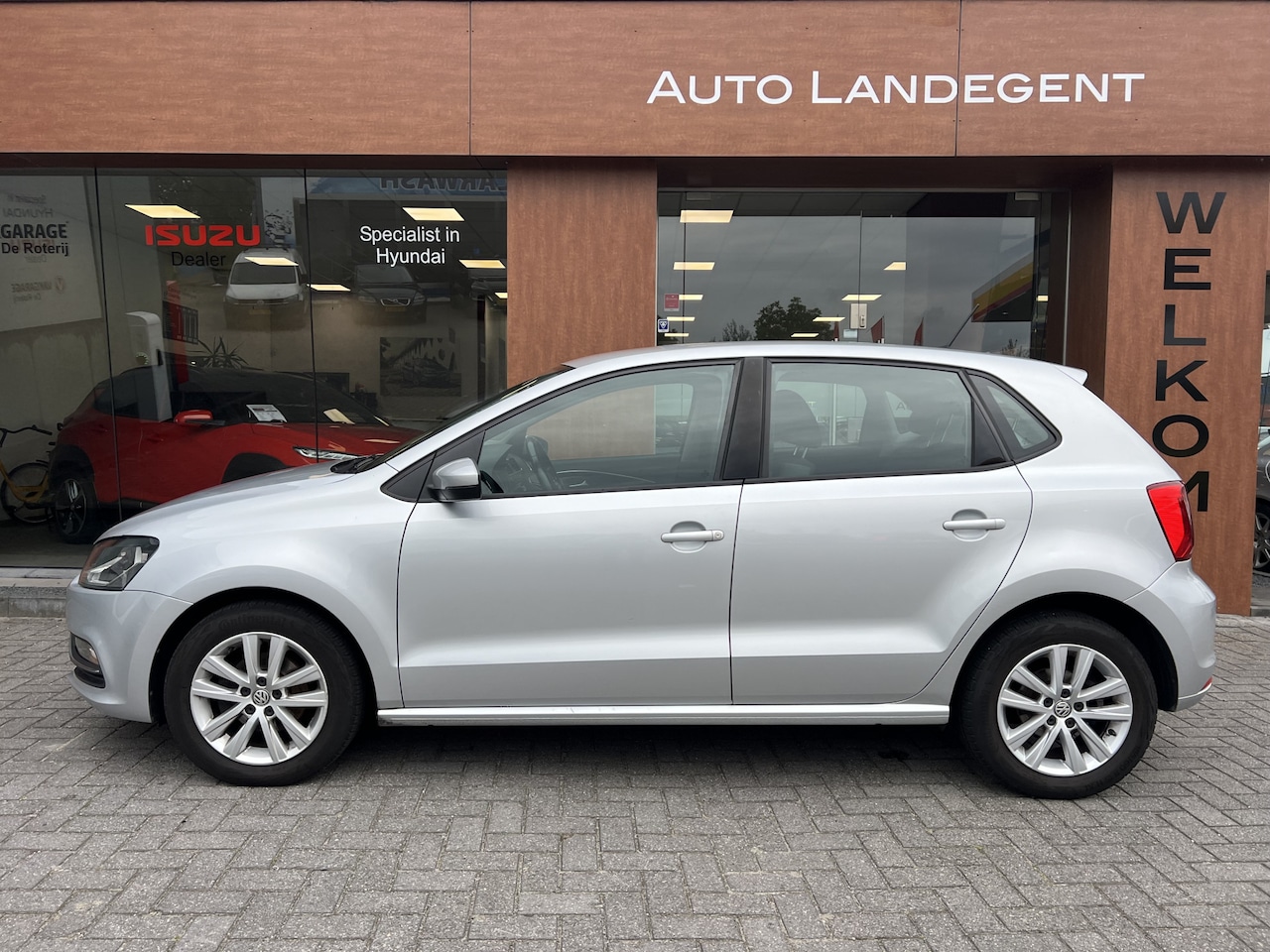 Volkswagen Polo - 1.2 TSI Comfortline Business R - Automaat | Cruise C. | Trekhaak - AutoWereld.nl