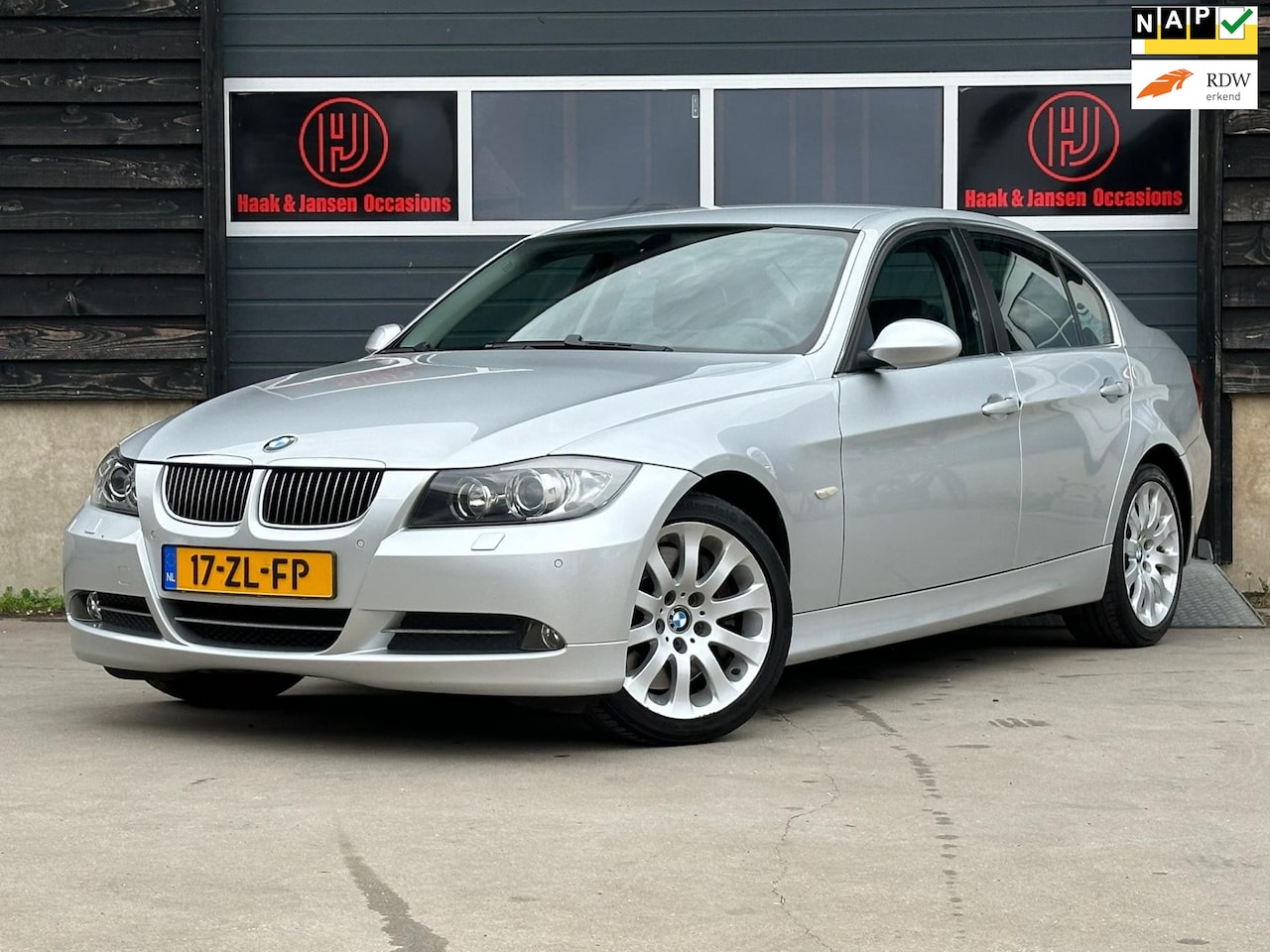 BMW 3-serie - 330i Executive - Automaat - Youngtimer -NAP - AutoWereld.nl