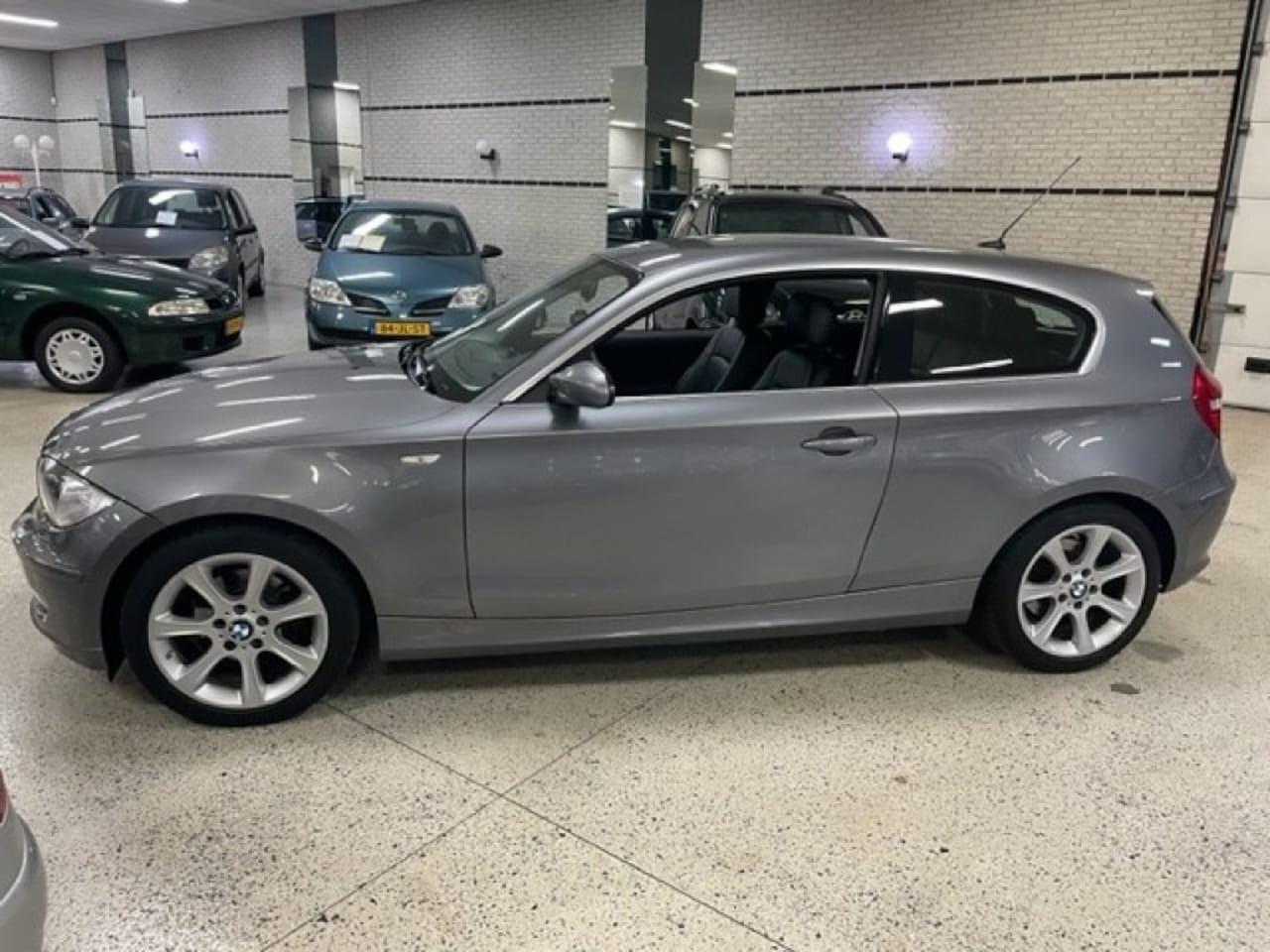 BMW 1-serie - 118I CLIMATRONIC / LEDER / CRUISECONTROL / AUX / BLUETOOTH - AutoWereld.nl