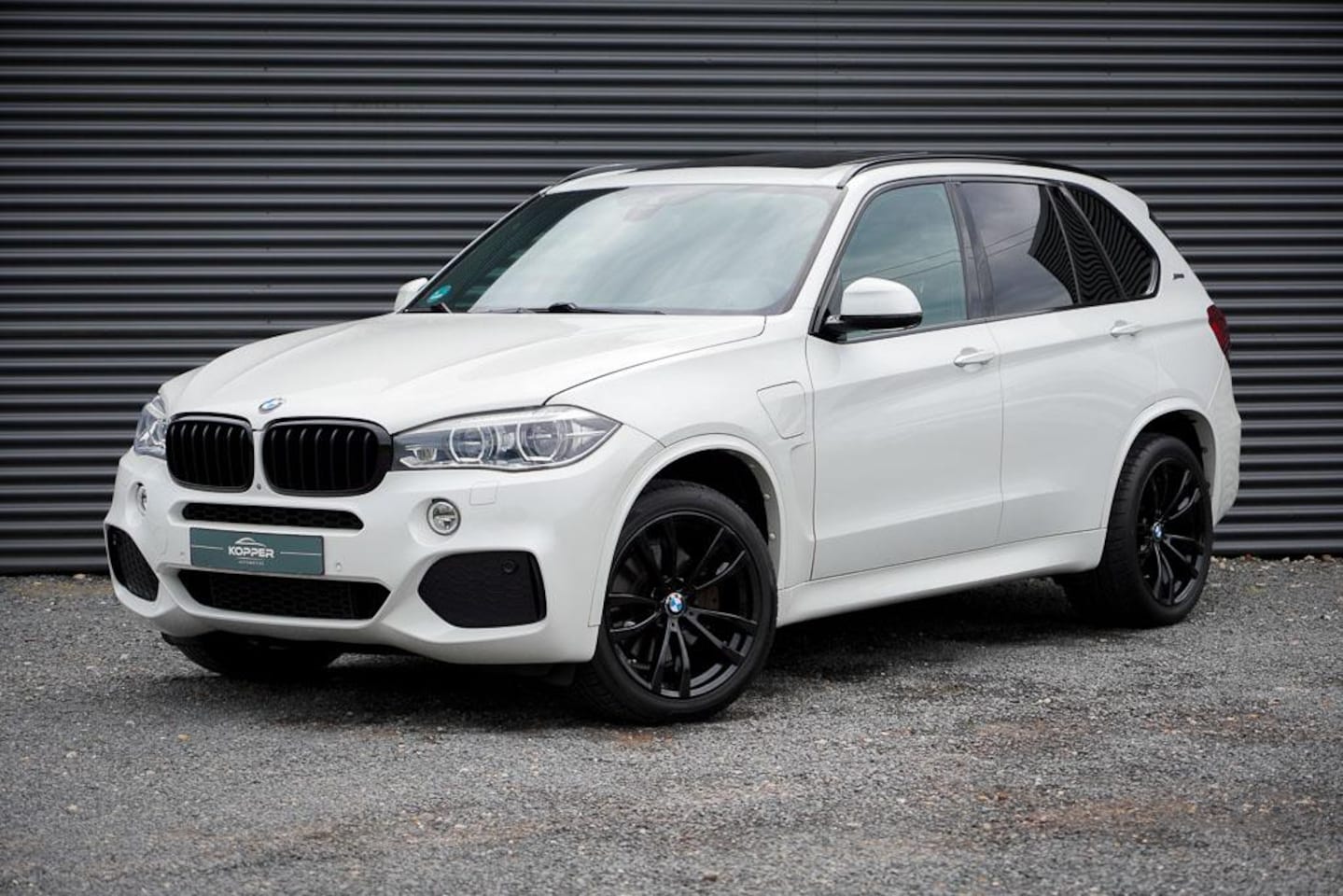 BMW X5 - xDrive40e iPerformance High Executive / M-Pakket / Pano / HUD - AutoWereld.nl