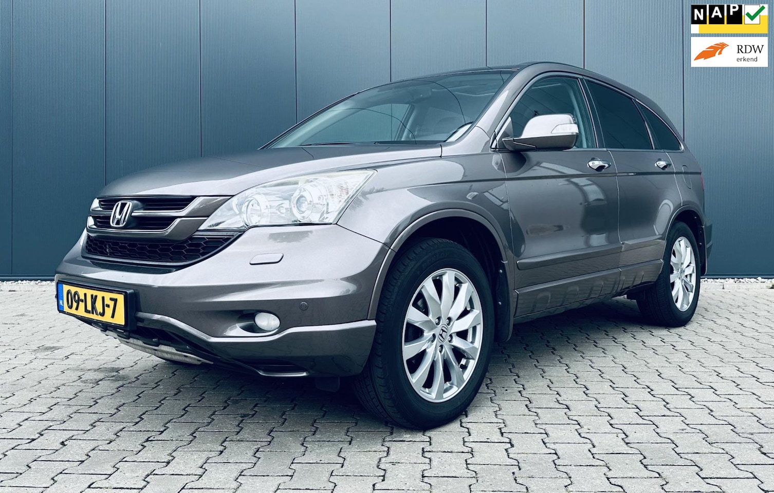 Honda CR-V - 2.0i Executive 4x4 Airco Trekhaak Pano APK NAP - AutoWereld.nl