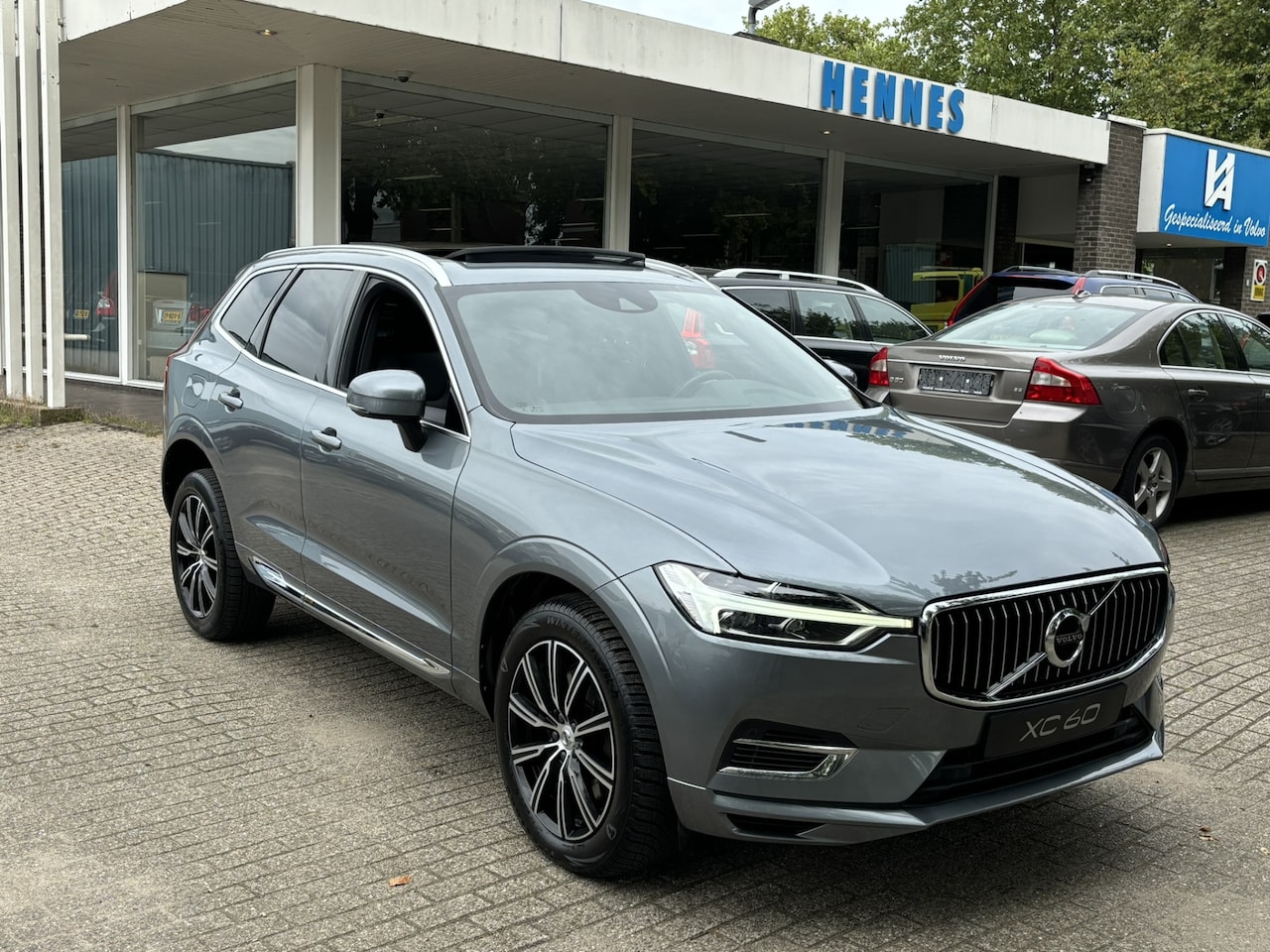 Volvo XC60 - T8 AWD Inscription Keyless Pano DAB Luchtvering Family - AutoWereld.nl