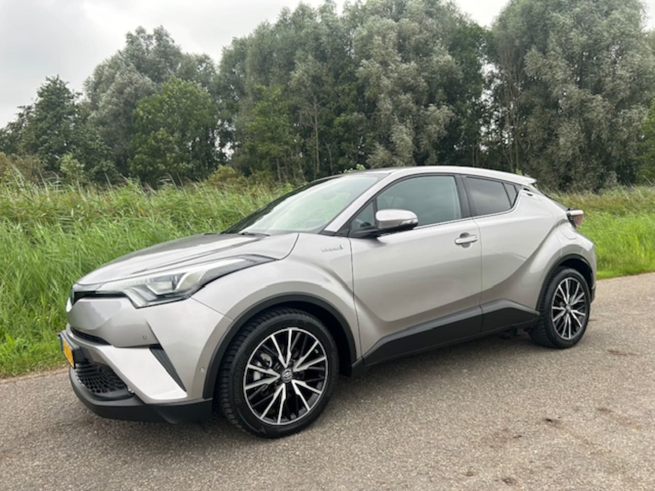 Toyota C-HR - 1.8 Hybrid 122pk CVT Executive | Navigatie | Camera | Dashcam | Cruise control | JBL Sound - AutoWereld.nl