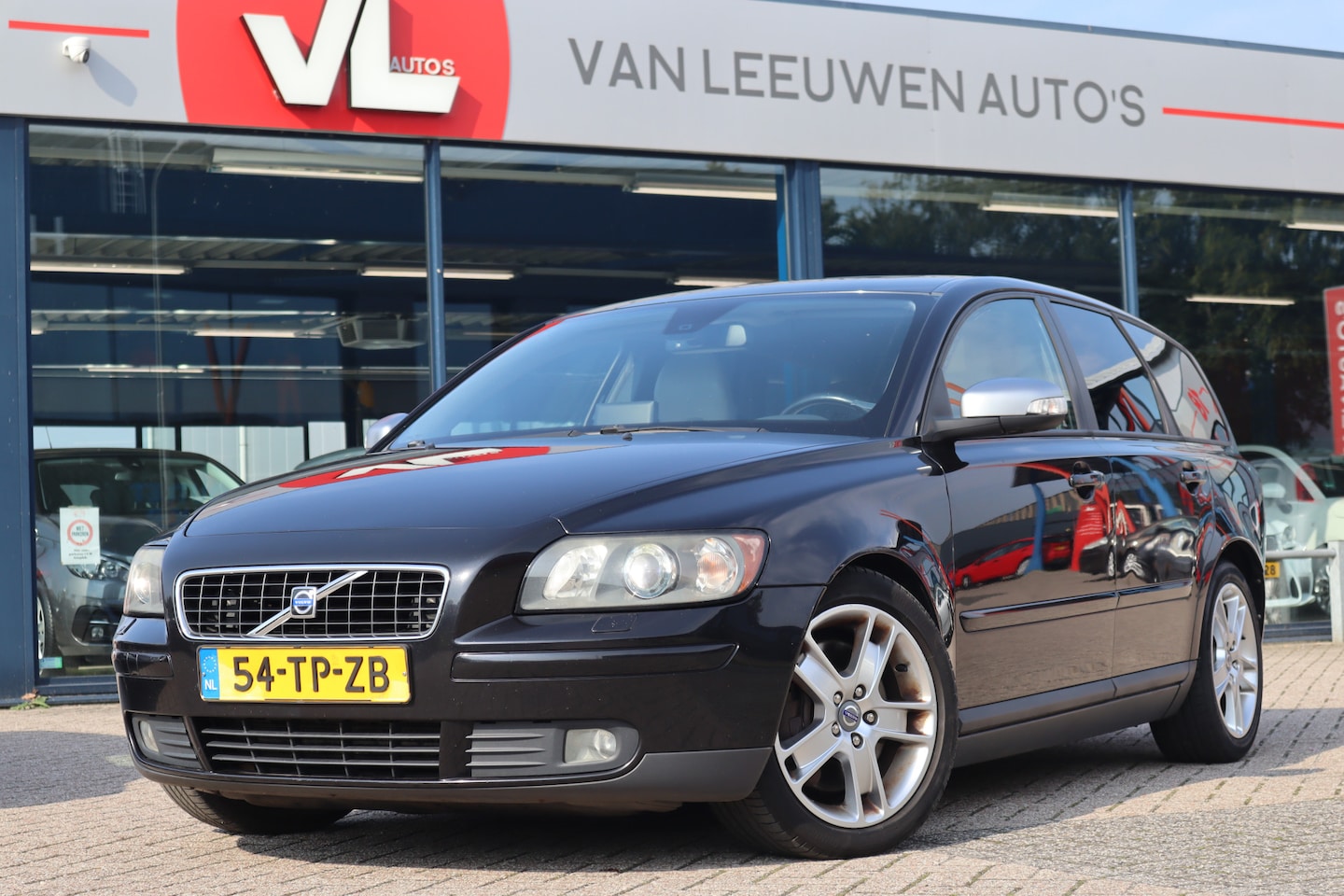 Volvo V50 - 2.4 D5 Edition II Sport | Leer | Automaat | APK 12-01-2025 | - AutoWereld.nl