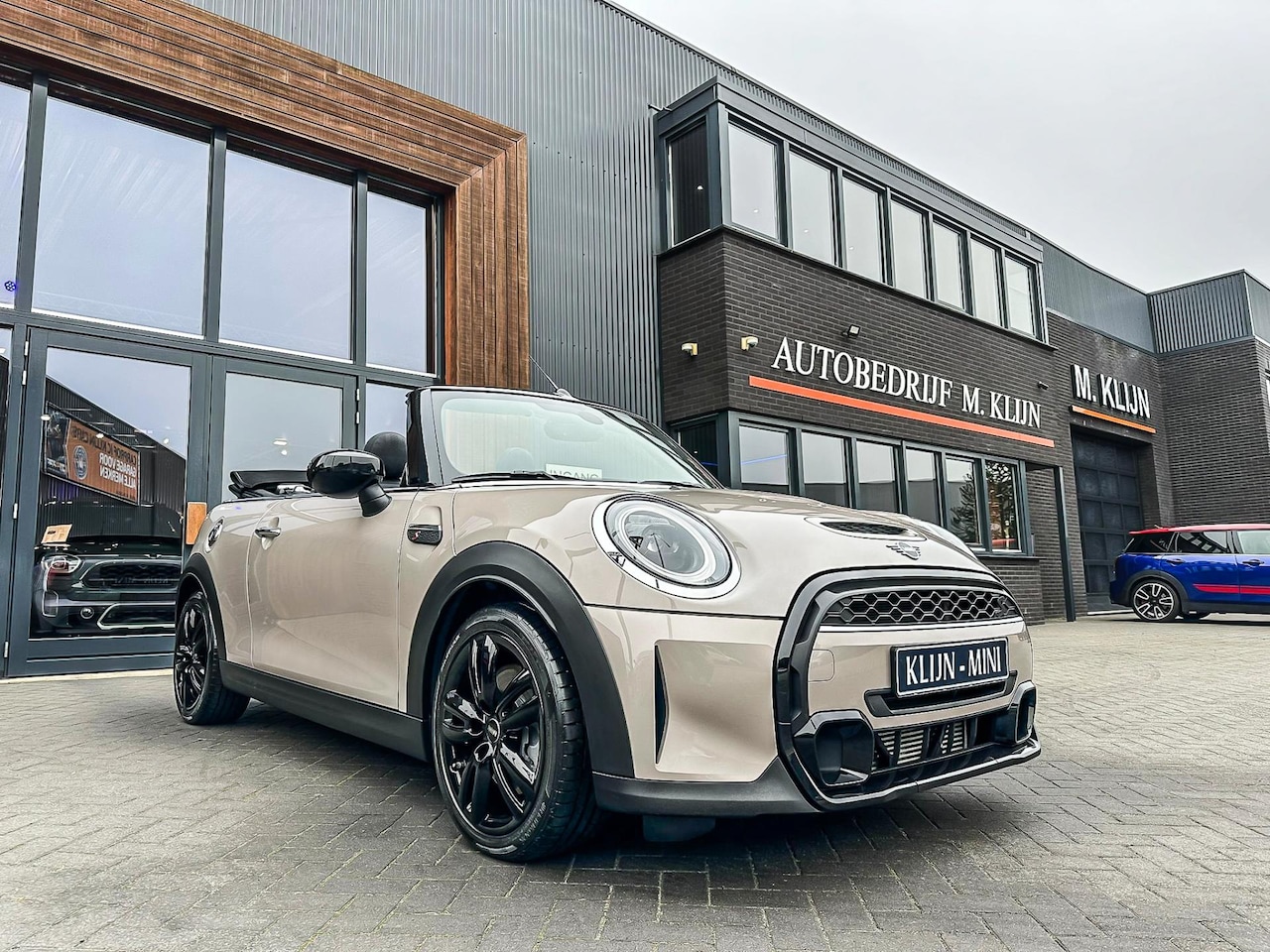 MINI Cabrio - Mini 2.0 Cooper S MINI Yours f1 aut 178pk/Rooftopgrey/navi/hk/leer/btw - AutoWereld.nl