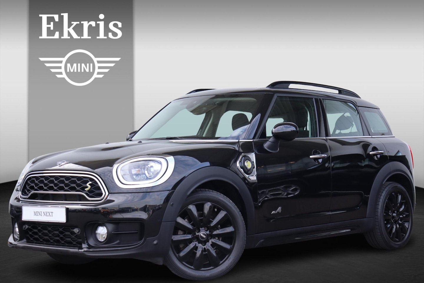 MINI Countryman - Cooper SE ALL 4 / Comfort Access / Stoelverwarming / Led / 18'' / - AutoWereld.nl