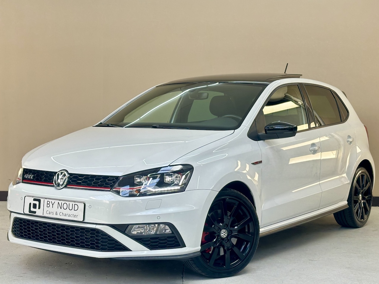 Volkswagen Polo - 1.8 TSI GTI 1.8 TSI GTI, 192Pk, 2015, Origineel Nederlands, Panoramadak, 2de Eigenaar, Camera, Climate - AutoWereld.nl