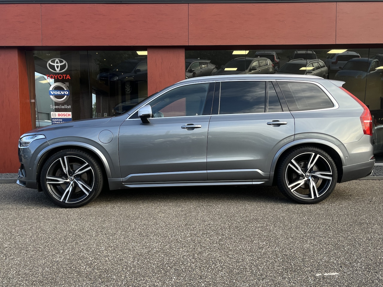 Volvo XC90 - 2.0 T8 Twin Engine AWD R-Design | Luchtvering | Keyless | Head-up | Trekhaak | 22'' - AutoWereld.nl