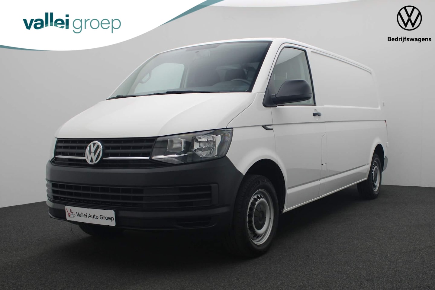 Volkswagen Transporter - 2.0 TDI 102PK L2H1 Trendline | Trekhaak | 3-zits | Lat om lat | Betonplex laadvloer - AutoWereld.nl