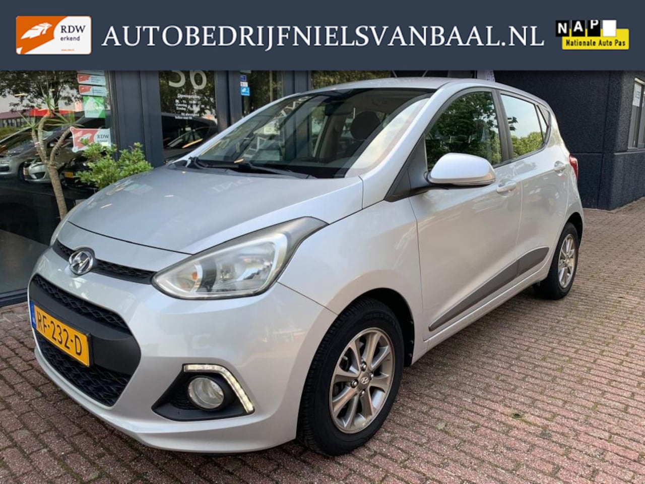 Hyundai i10 - 1.0i i-Motion Comfort Automaat/87Dkm/Clima/PDC - AutoWereld.nl