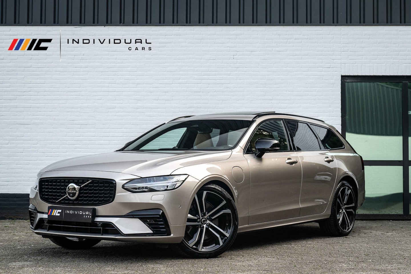 Volvo V90 - 2.0 T8 Recharge AWD Ultra Dark 455pk Long Range - AutoWereld.nl