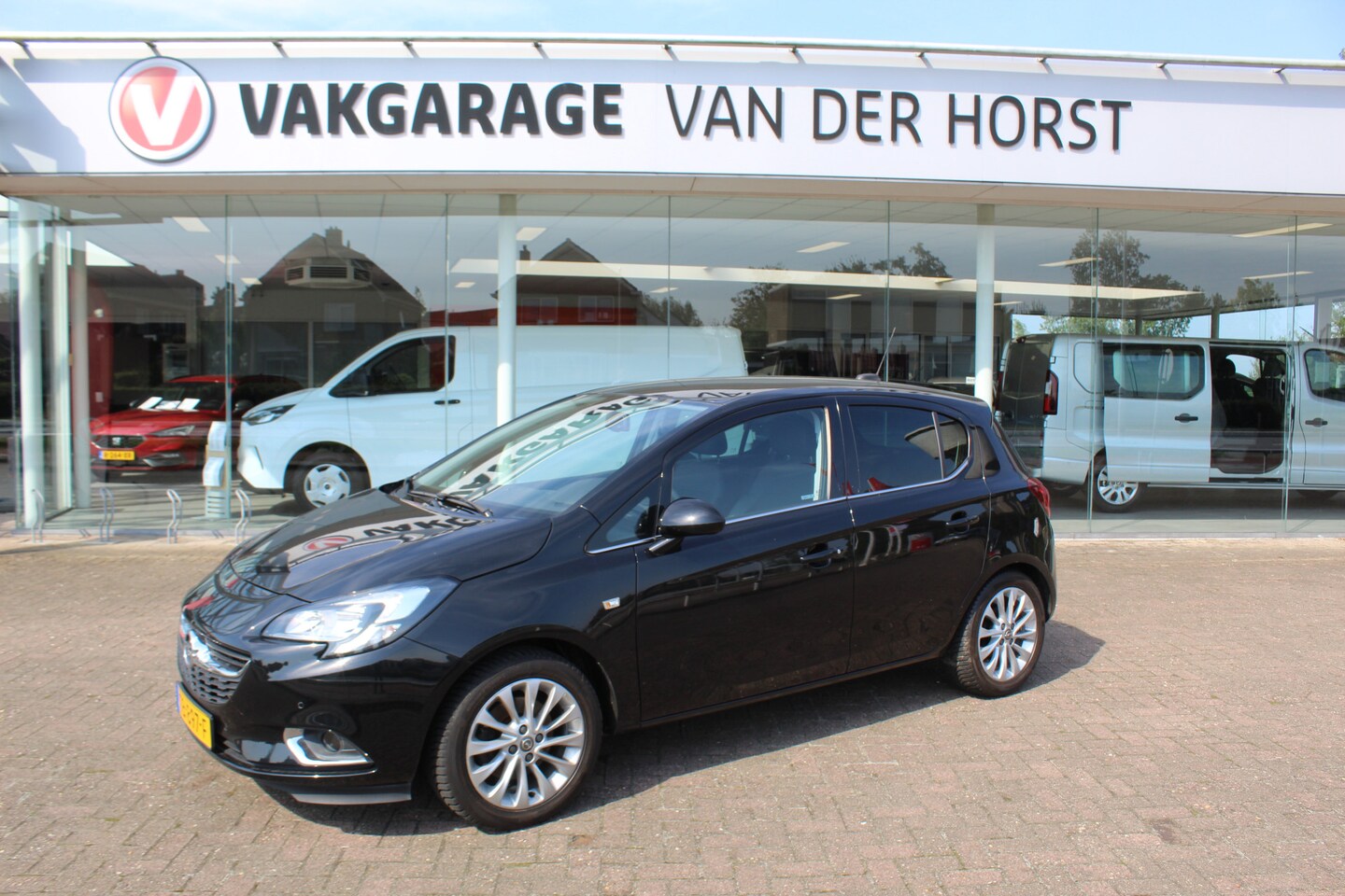 Opel Corsa - 1.0-90pk Turbo 'Online Edition'. Erg nette en goed onderhouden Opel Corsa 1.0-90pk Turbo 5 - AutoWereld.nl