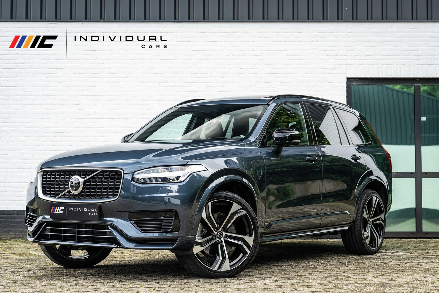 Volvo XC90 - 2.0 T8 Twin Engine AWD R-Design Massage B&W 360° Stoelventilatie Panorama Trekhaak Nappa-L - AutoWereld.nl