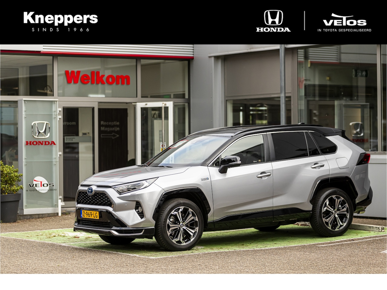 Toyota RAV4 - 2.5 Plug-in Hybrid AWD Bi-Tone Plus Head-up display, 360 camera, Dodenhoekdetectie, JBL , - AutoWereld.nl