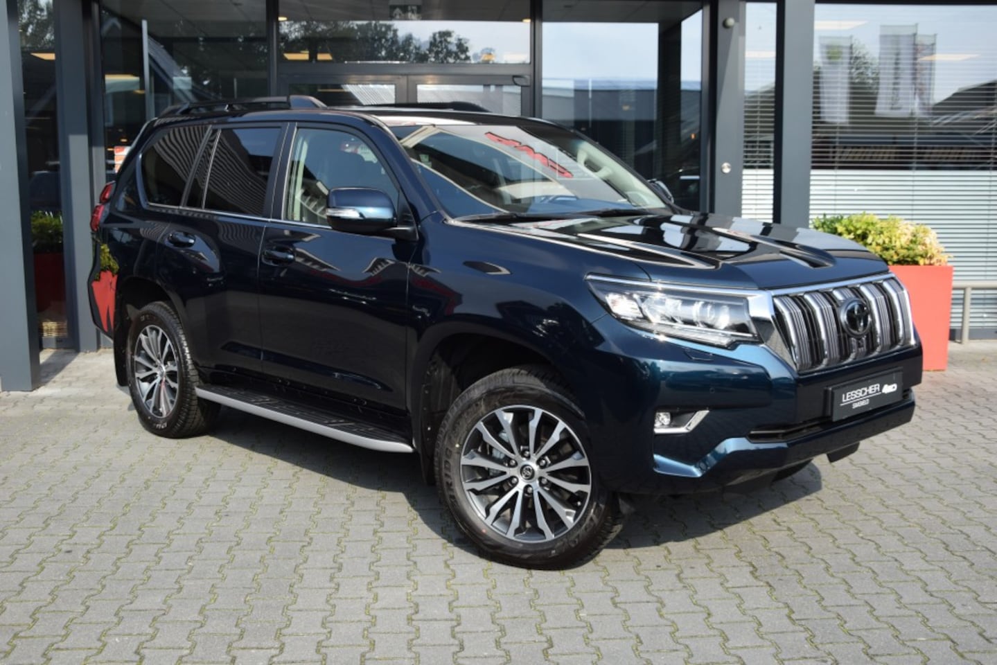 Toyota Land Cruiser 150 - 2.8 D-4D 5DRS PREMIUM BLACK A/T VAN - AutoWereld.nl