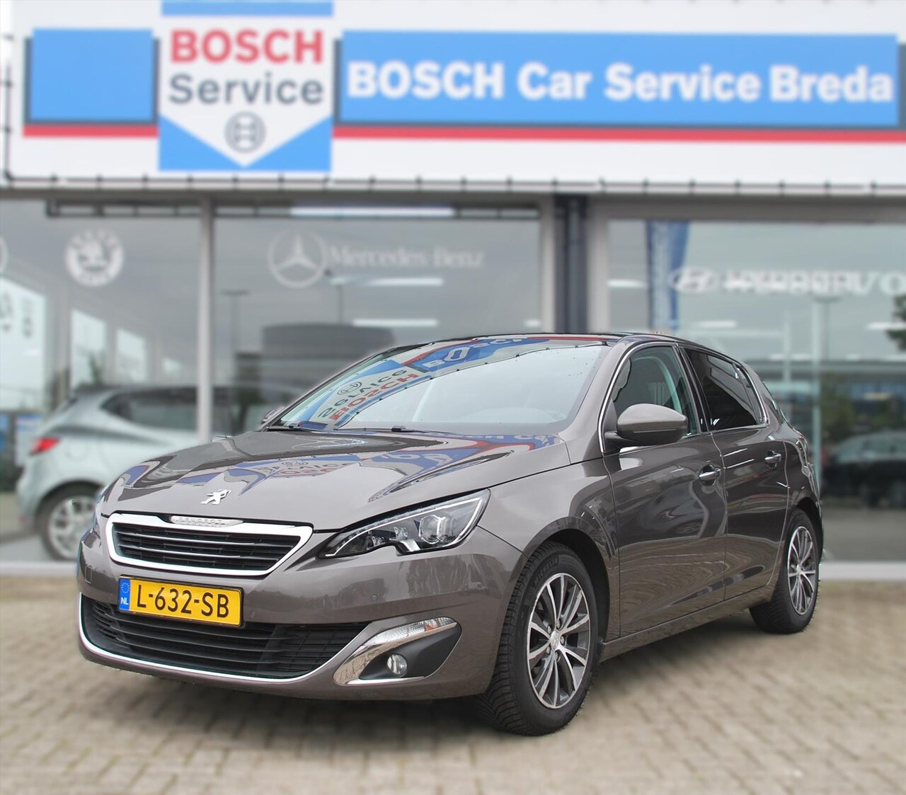 Peugeot 308 - 1.2 PureTech 130pk S&amp;S Blue Lease Premium 17'' velgen - AutoWereld.nl