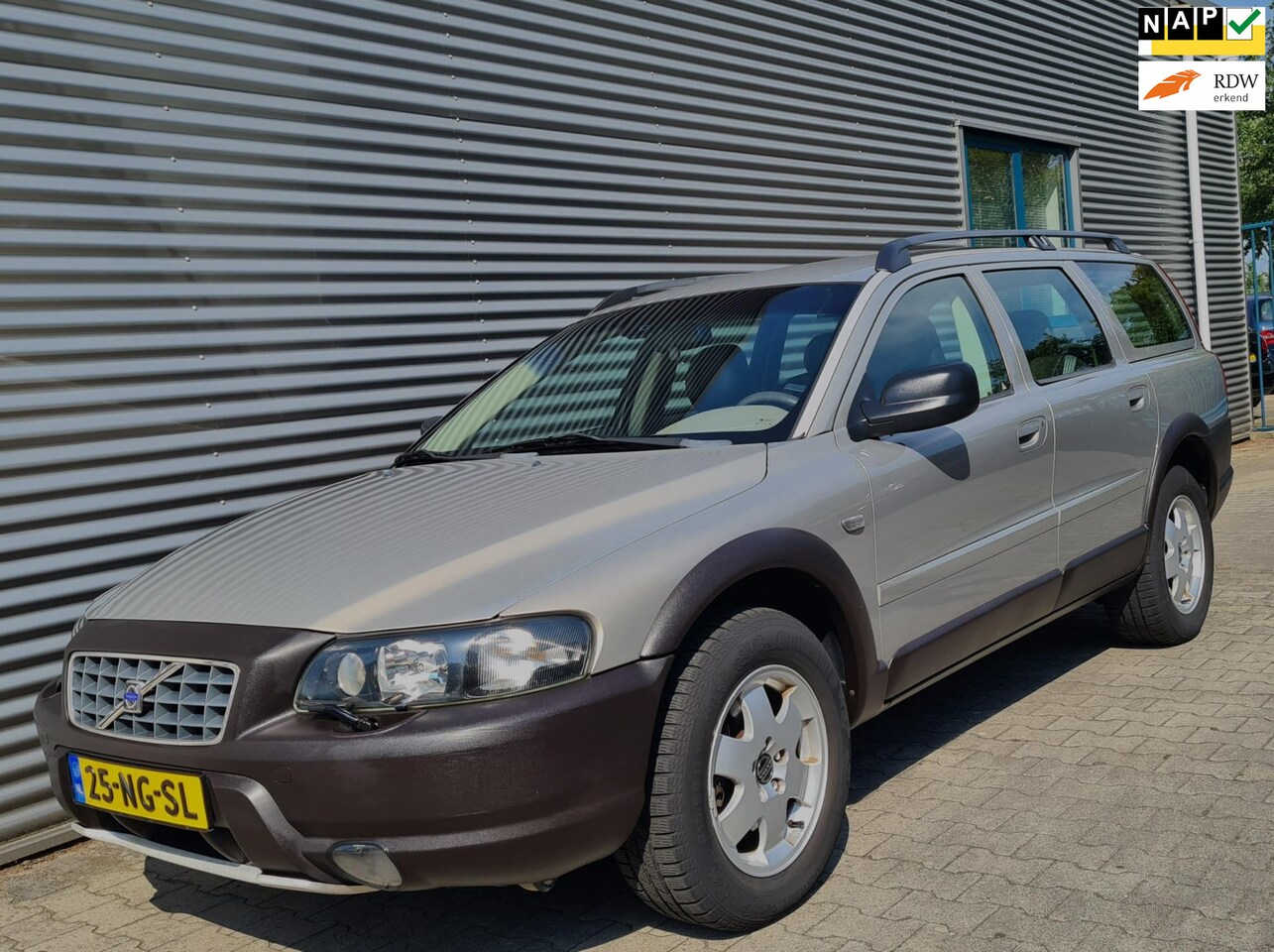 Volvo XC70 - 2.5 T Geartronic Comfort Line 09-2003 Ash Gold Pearl YOUNGTIMER!! - AutoWereld.nl