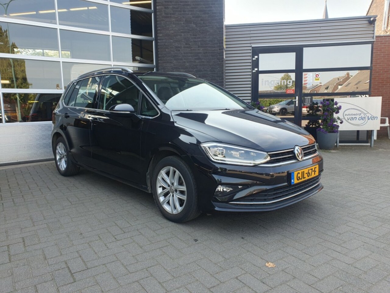 Volkswagen Golf Sportsvan - 1.5 TSI 130PK Comfortline, camera app connect, adaptive cruise, pdc, leer vienna, zwenkbar - AutoWereld.nl