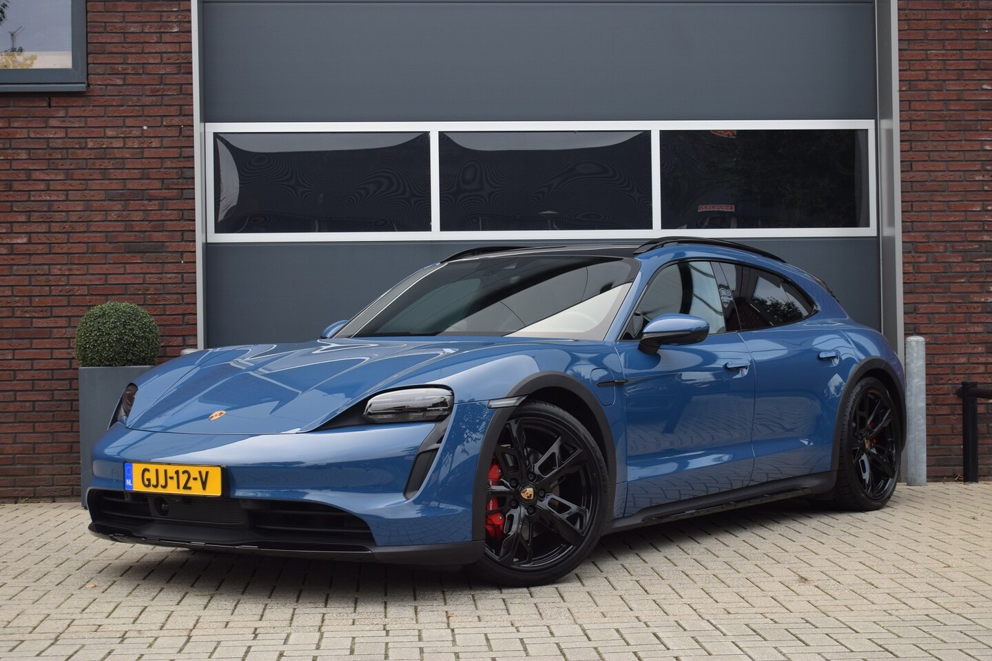 Porsche Taycan Cross Turismo - 4S 93 kWh Sport chrono - Luchtvering - Glazen dak - Bose - 21" - AutoWereld.nl