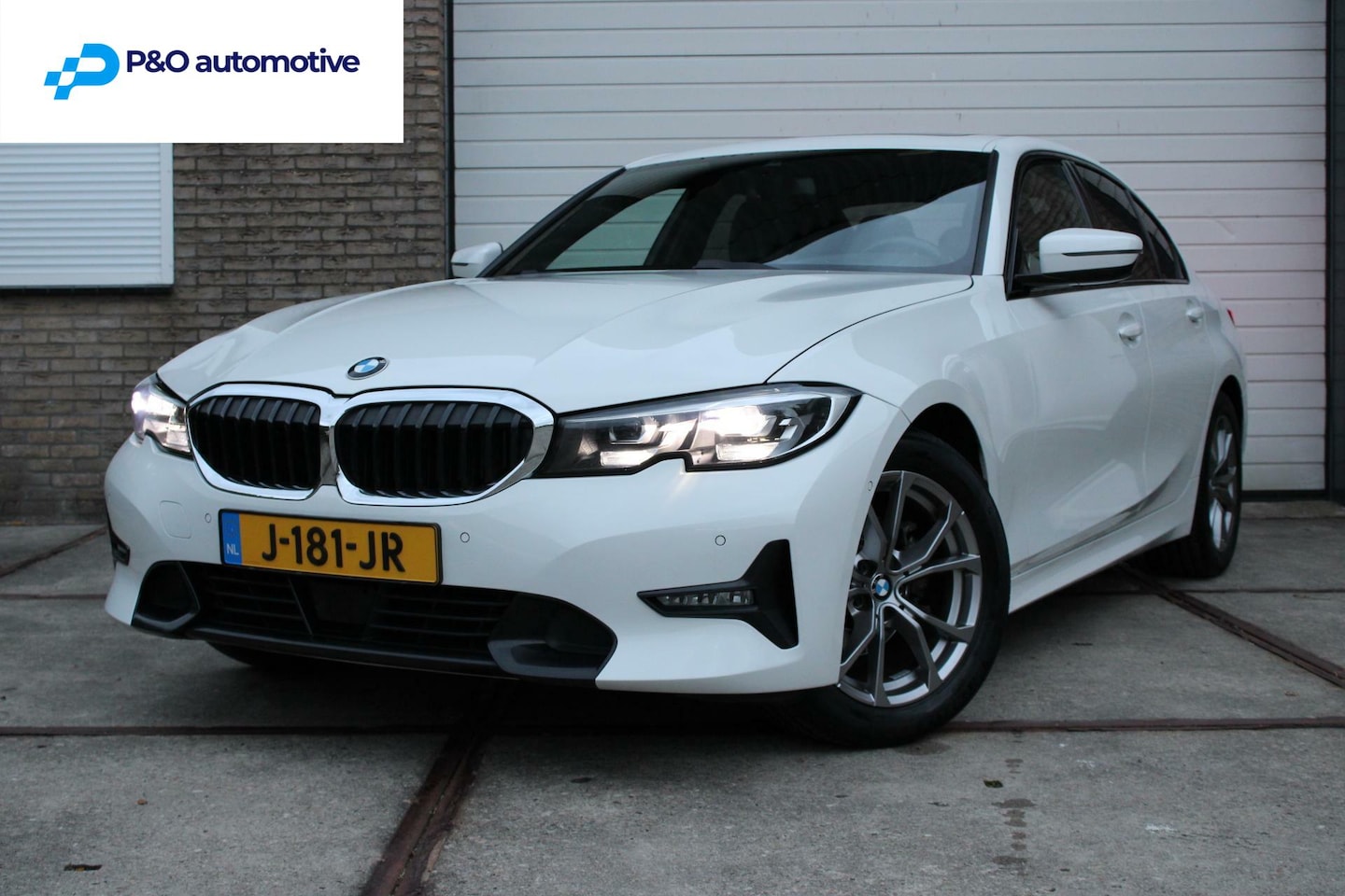 BMW 3-serie - 318i Sportline Shadow/Panoramadak/Ambianceverlichting - AutoWereld.nl