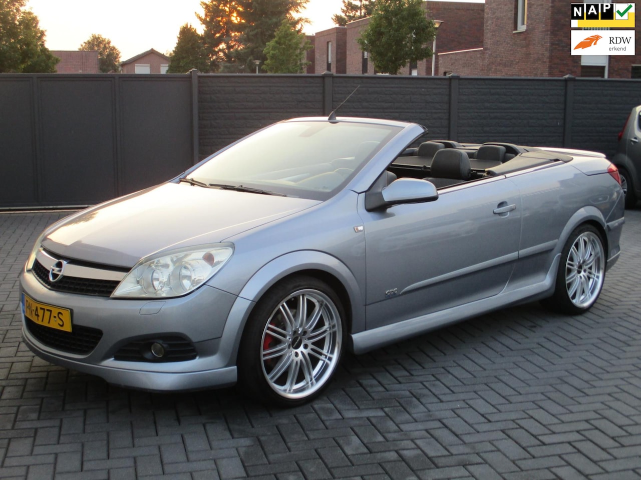 Opel Astra TwinTop - 1.6 T TURBO OPC LINE NAVI ! - AutoWereld.nl