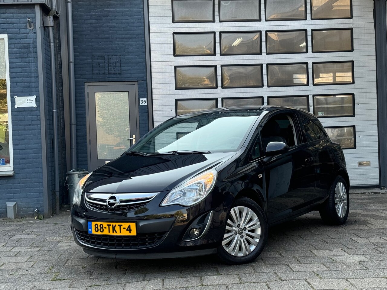 Opel Corsa - 1.2 EcoFlex Business Edition | Airco | Cruise | Navi - AutoWereld.nl