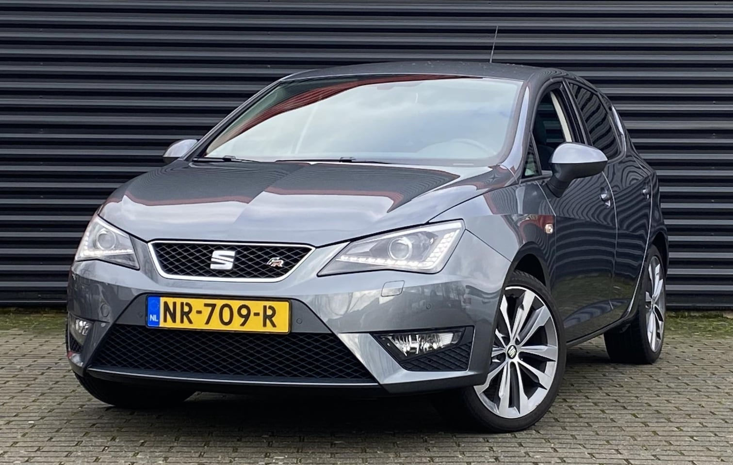 Seat Ibiza - 1.0 EcoTSI FR Connect | Airconditioning | Navigatie | Cruise control | Stoelverwarming | 1 - AutoWereld.nl