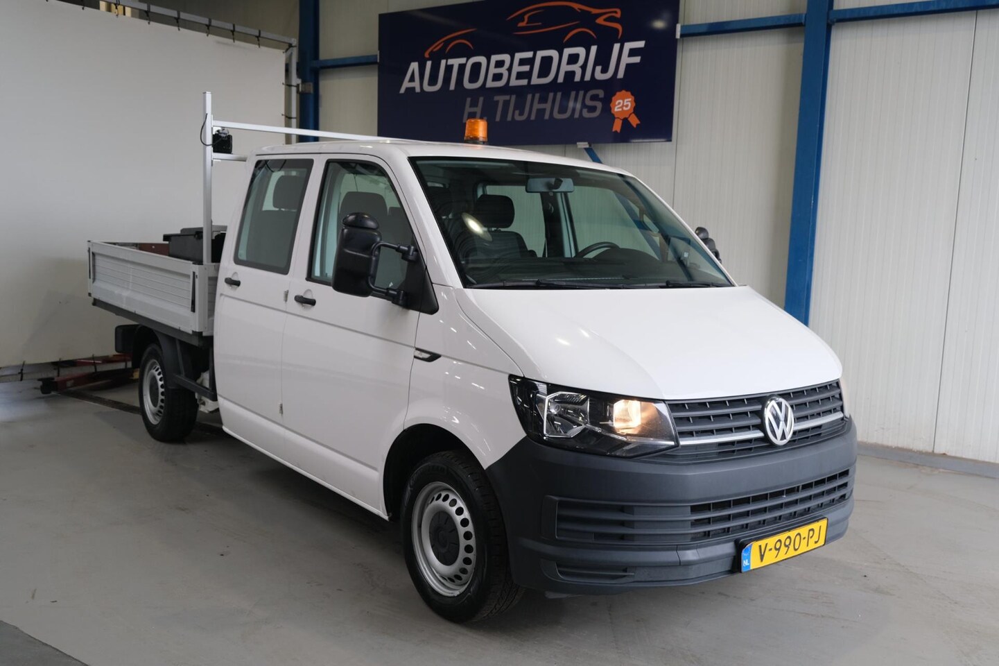 Volkswagen Transporter - 2.0 TDI L2H1 DC Pick-up - N.A.P. Airco, Camera, Trekhaak. - AutoWereld.nl