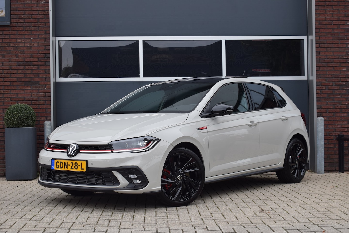 Volkswagen Polo - 2.0 TSI GTI Edition 25 | Origineel NL | 281km | One of 2500 | - AutoWereld.nl