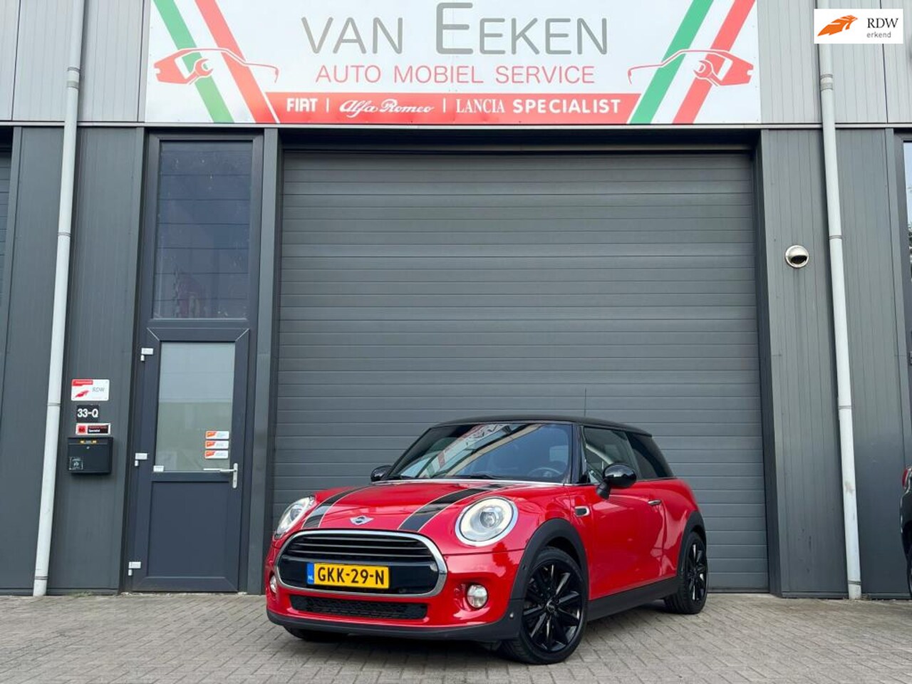 MINI Cooper - 1.5 Cooper Chili 3D Automaat Clima/Leer/Cruise/17" LM - AutoWereld.nl