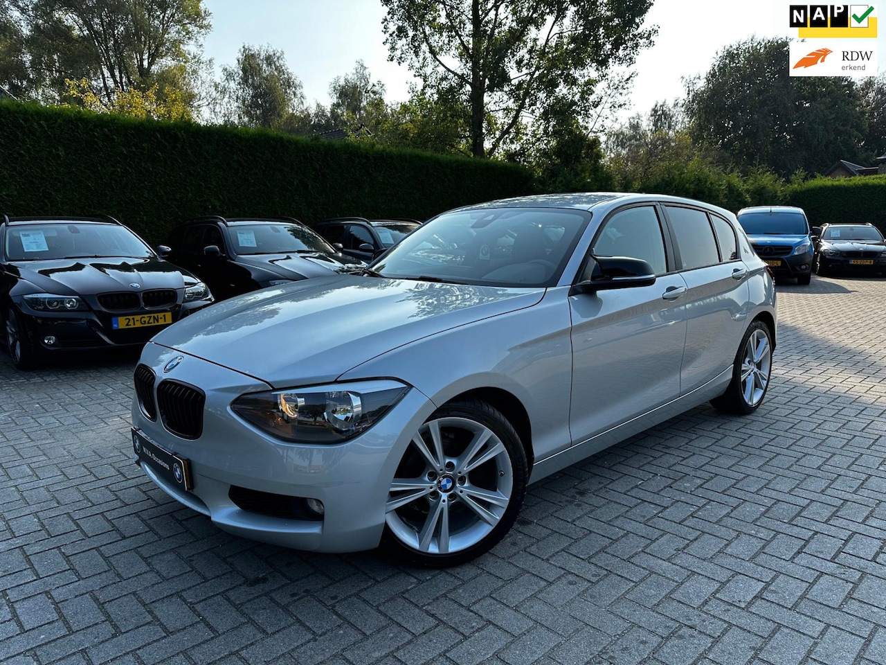 BMW 1-serie - 116i Business+|Nwe Ketting|Navi|18 inch|Nette staat.. - AutoWereld.nl