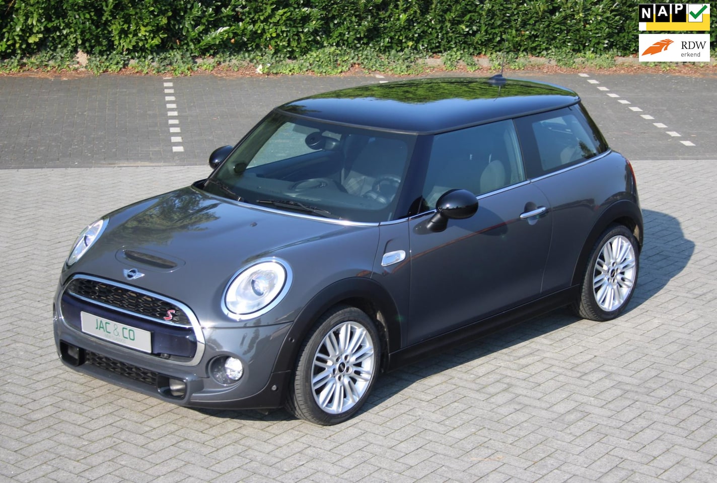 MINI Cooper S - 2.0 Chili Serious Business NL Automaat - AutoWereld.nl