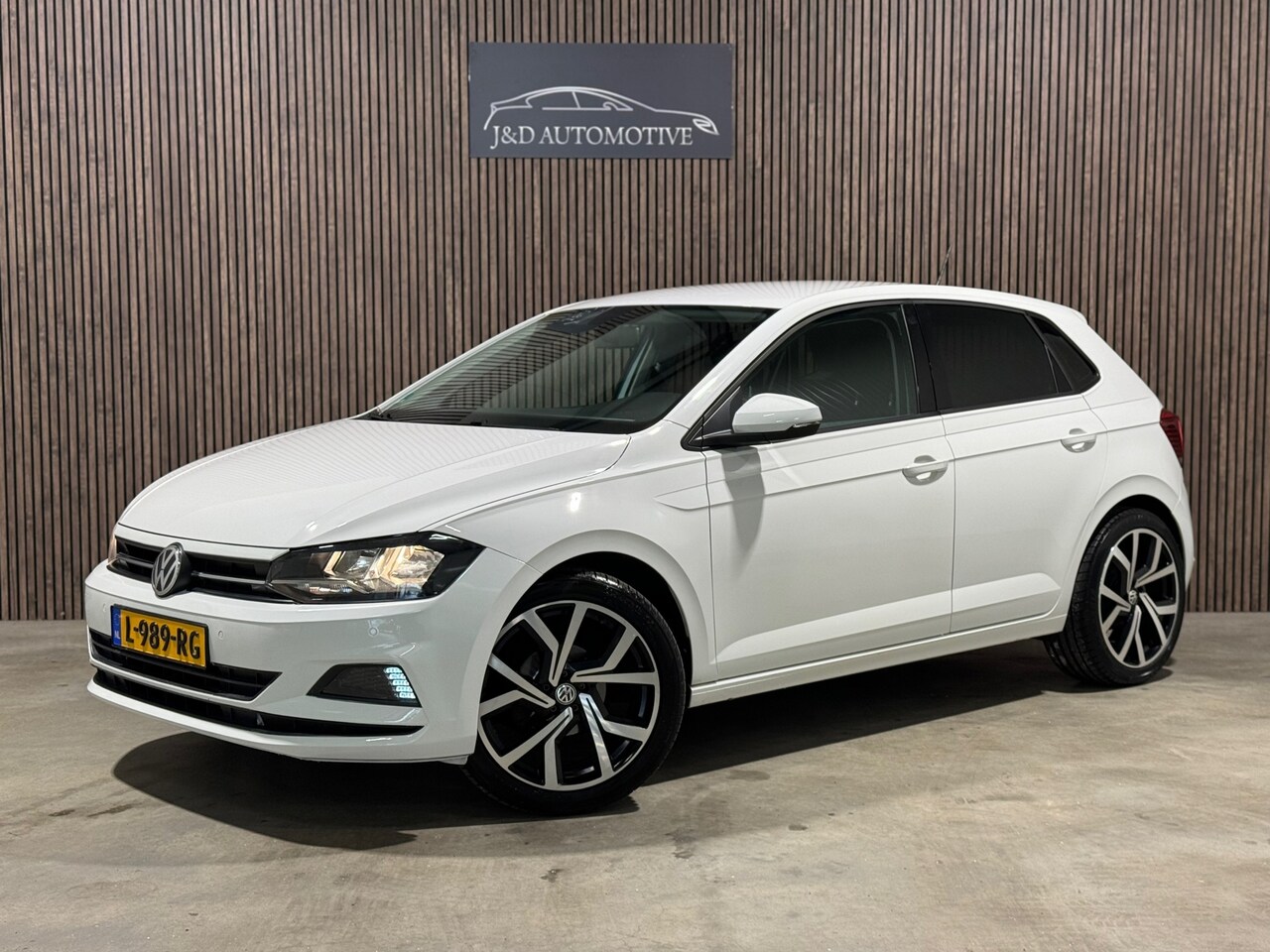 Volkswagen Polo - 1.0 MPI Trendline 2018 CRUISE CAR-PLAY AIRCO - AutoWereld.nl