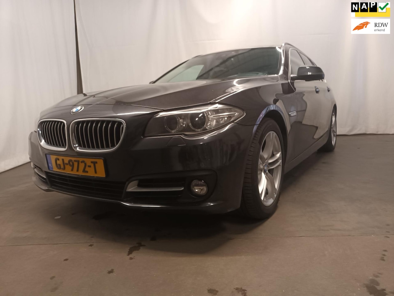 BMW 5-serie Touring - 520d High Executive - Leer - Pano Dak - Cruise Controle - AutoWereld.nl