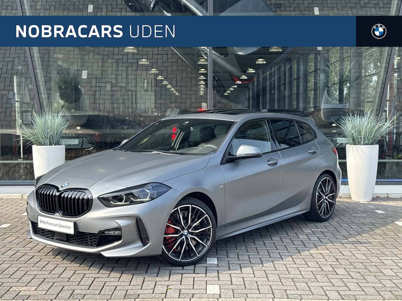 BMW 1-serie - 118i High Executive M Sport Automaat / Panoramadak / Sportstoelen / Stoelverwarming / Adap - AutoWereld.nl