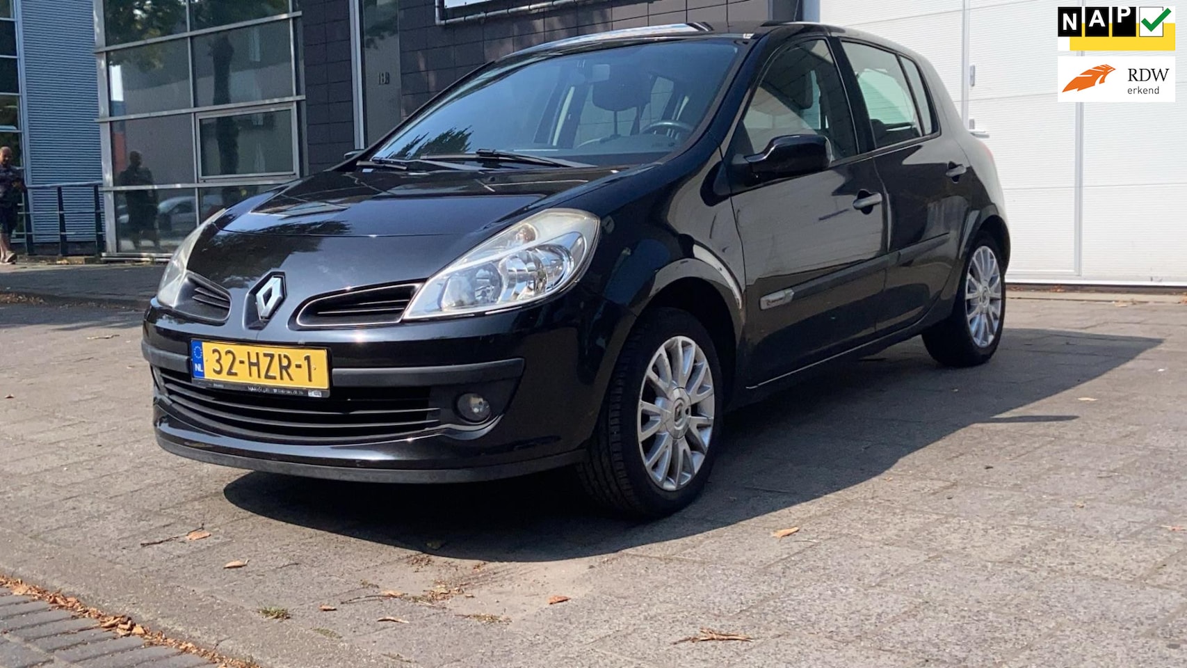 Renault Clio - 1.2-16V Special Rip Curl APK NAP AIRCO Lage km stand - AutoWereld.nl