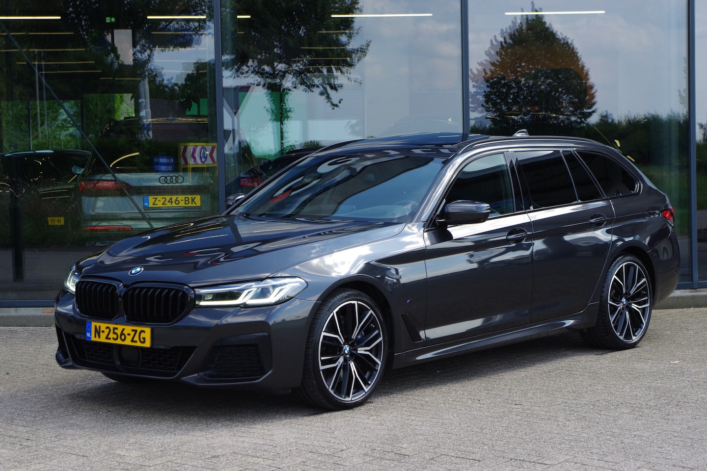 BMW 5-serie Touring - 540d 340 PK xDrive M-Sport High Executive, Panoramadak, Elek. Trekhaak, Harman/Kardon, Sof - AutoWereld.nl