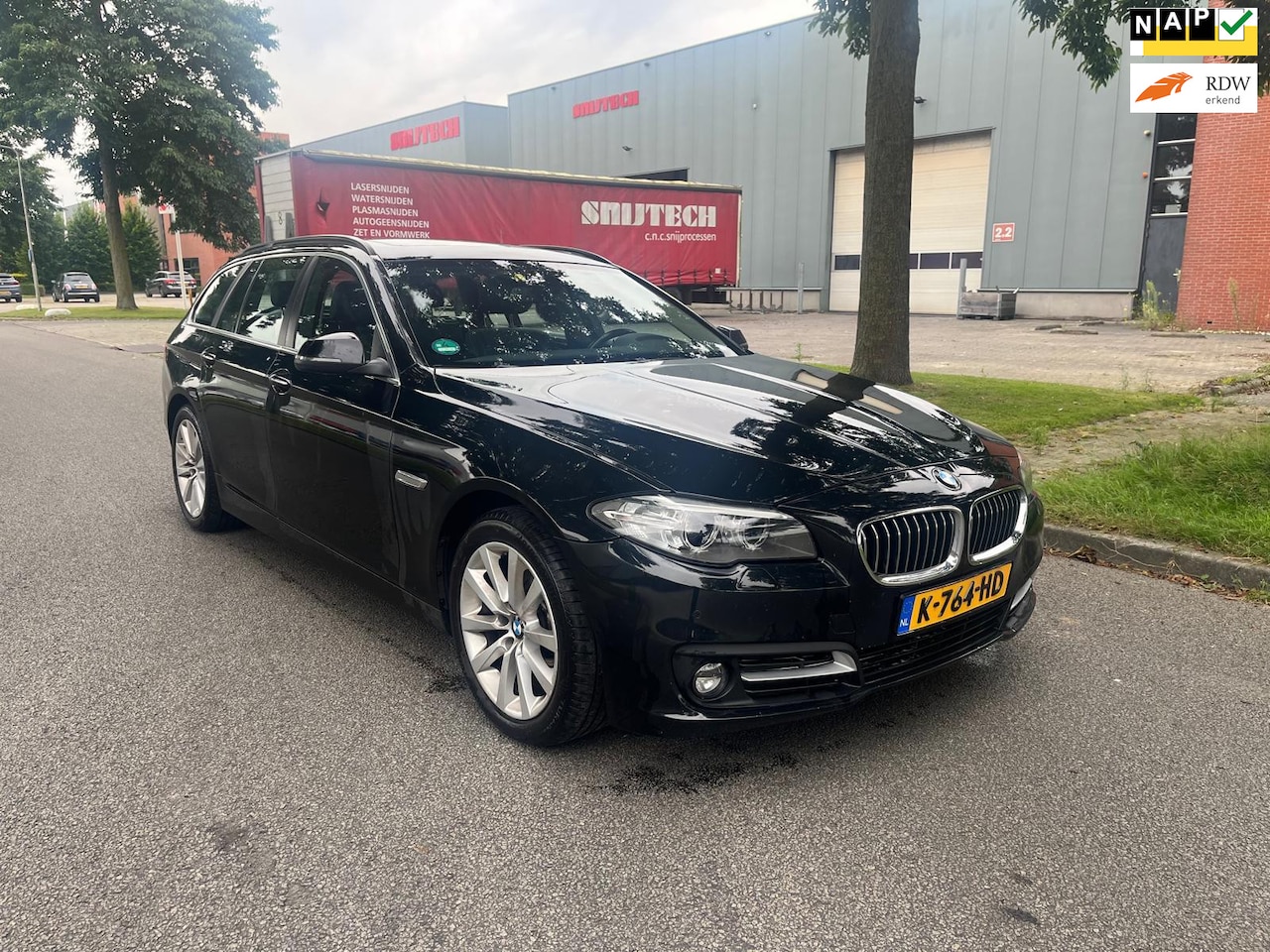 BMW 5-serie Touring - 520xd High Executive 4X4 EERSTE EIGENAAR - AutoWereld.nl